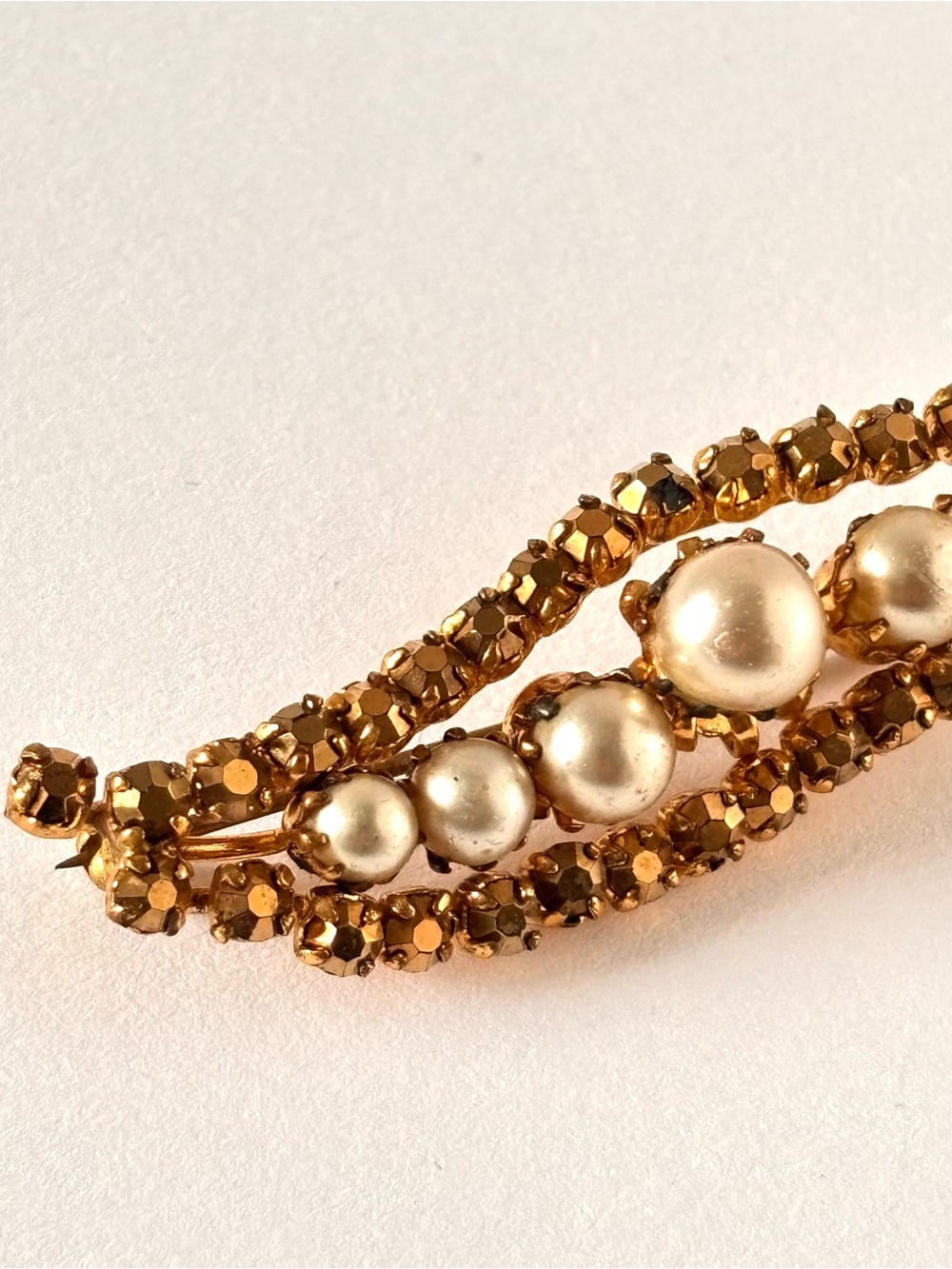 VTG Rhinestone Glass & Faux Pearl Brooch MCM Gold Tone Metal 1960's - Picture 3 of 5